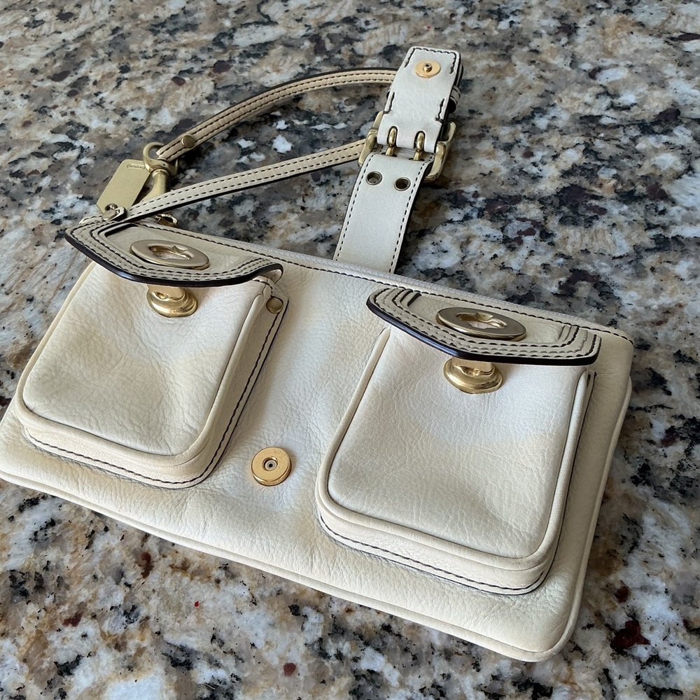 Coach Vintage Legacy Double Turn Lock & Buckle Leather Wristlet - Picture 5 of 5